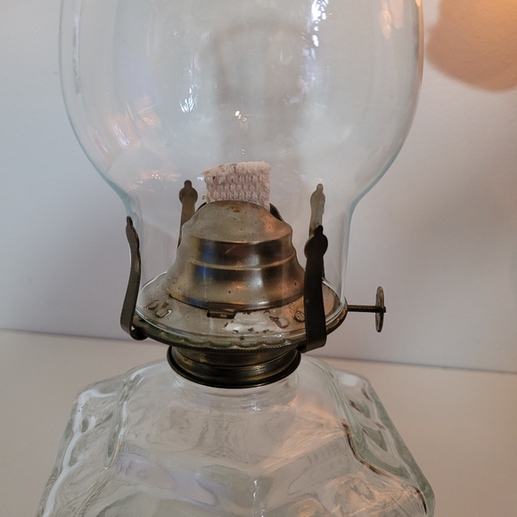 Vintage Lamp Light Farms Clear Oil Lamp - Picture 4 of 6